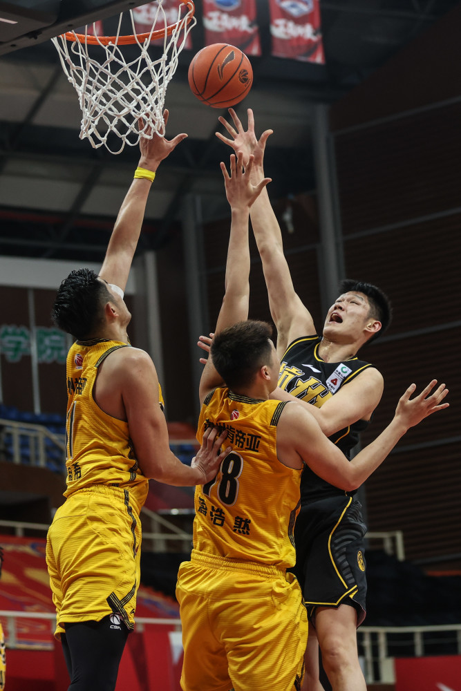 CBA季后赛倒计时，葡萄牙体育转会期篮板制胜，细节引发关注，悬念犹存，轮换策略成焦点的简单介绍