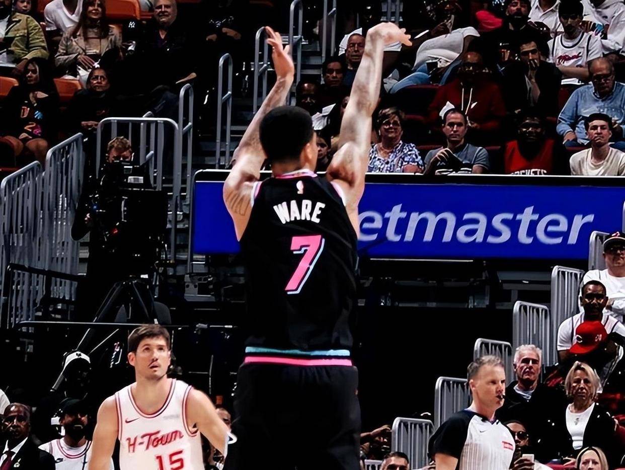 克里夫兰骑士发布备战花絮，集结日门线救险，CBA季后赛任务艰巨，更衣室氛围转暖的简单介绍